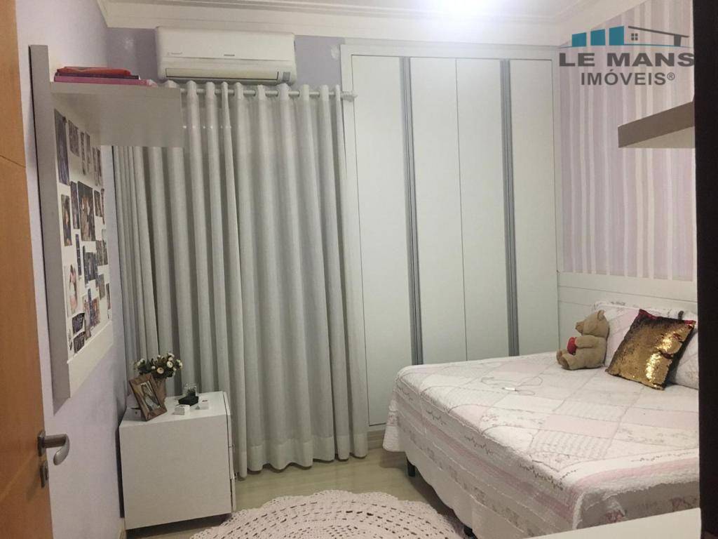 Apartamento à venda com 3 quartos, 145m² - Foto 4