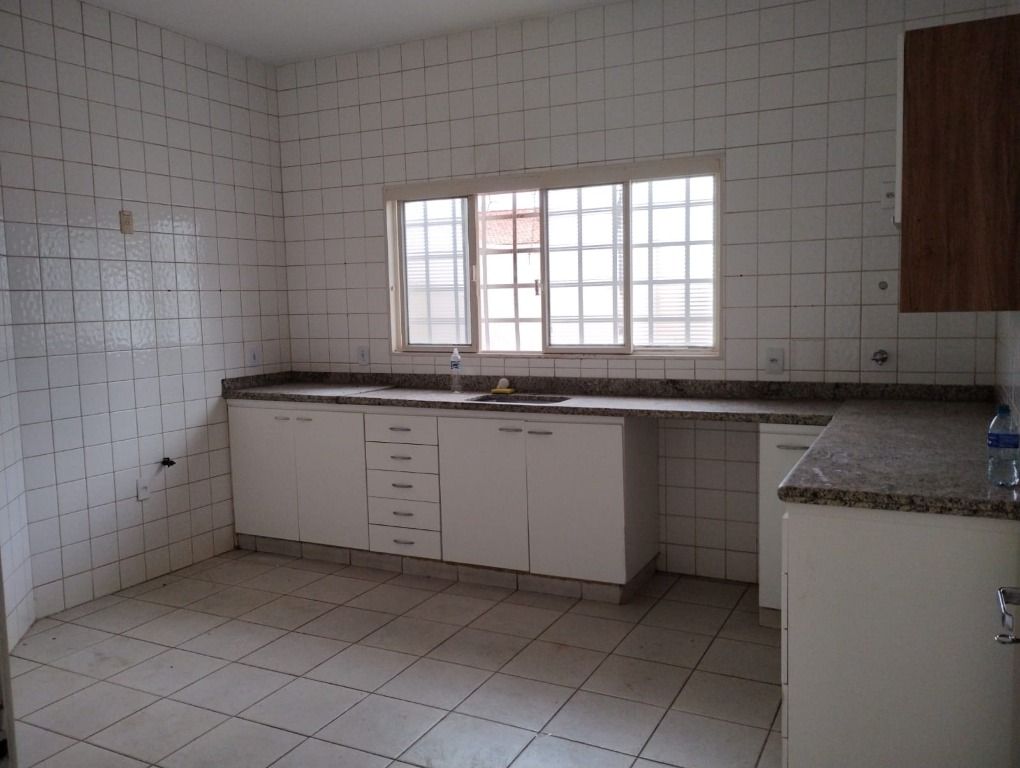 Casa à venda com 3 quartos, 250m² - Foto 26