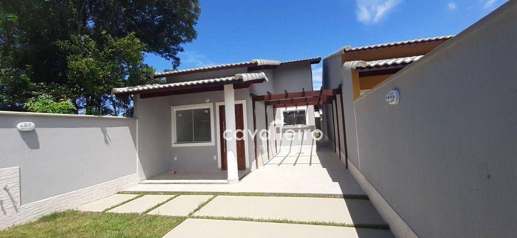 Casa à venda com 3 quartos, 98m² - Foto 1