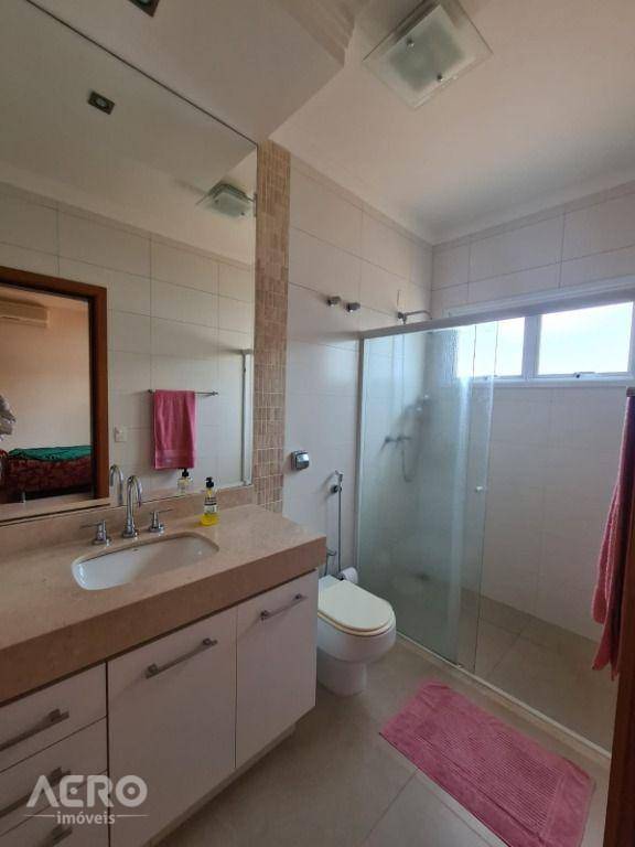 Casa de Condomínio à venda com 3 quartos, 300m² - Foto 32