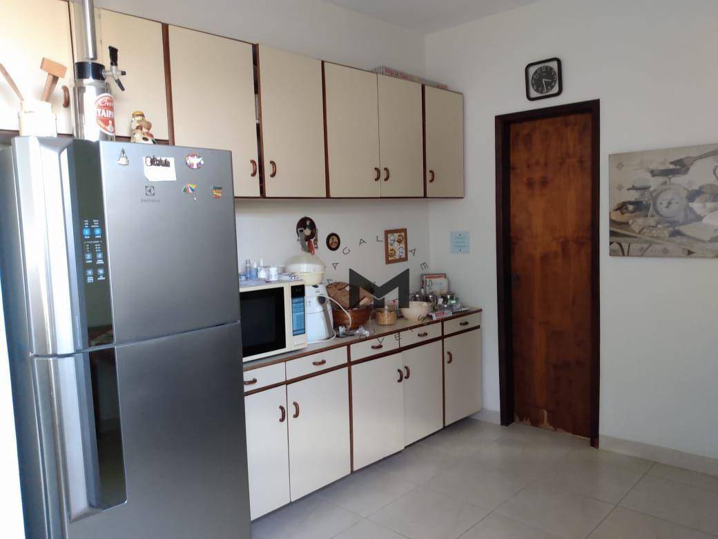 Casa à venda com 6 quartos, 350m² - Foto 5