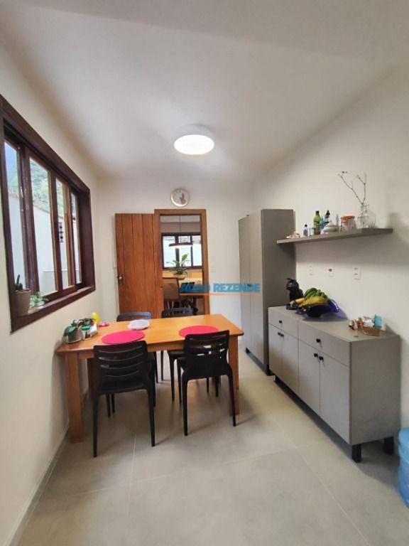 Casa à venda com 7 quartos, 281m² - Foto 28