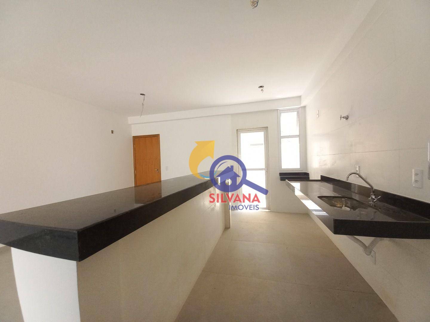 Apartamento à venda com 3 quartos, 80m² - Foto 2