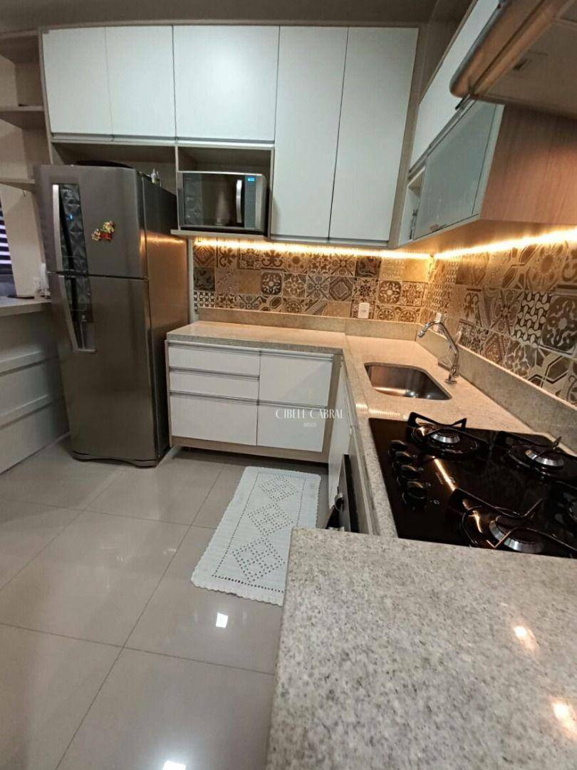 Apartamento à venda com 2 quartos, 72m² - Foto 4