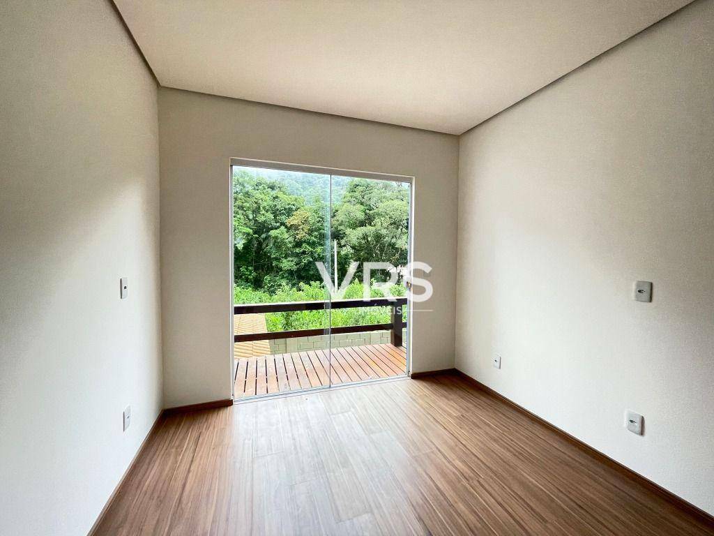 Casa à venda com 5 quartos, 216m² - Foto 7