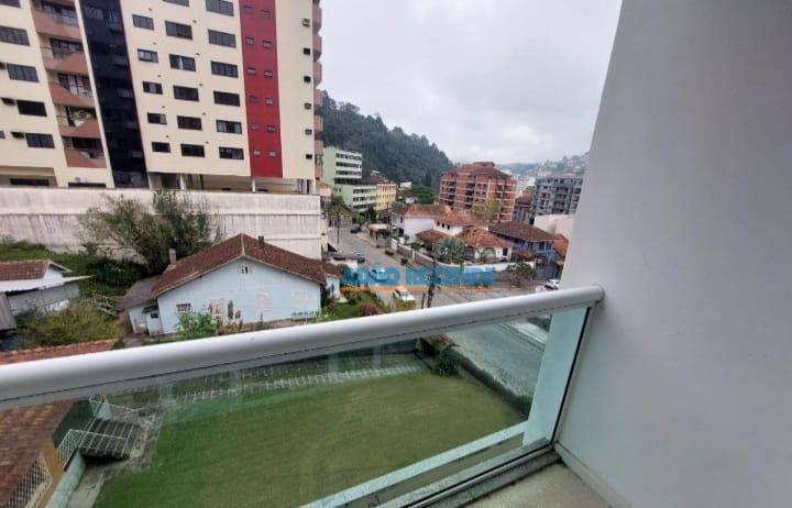 Apartamento à venda com 3 quartos, 142m² - Foto 2