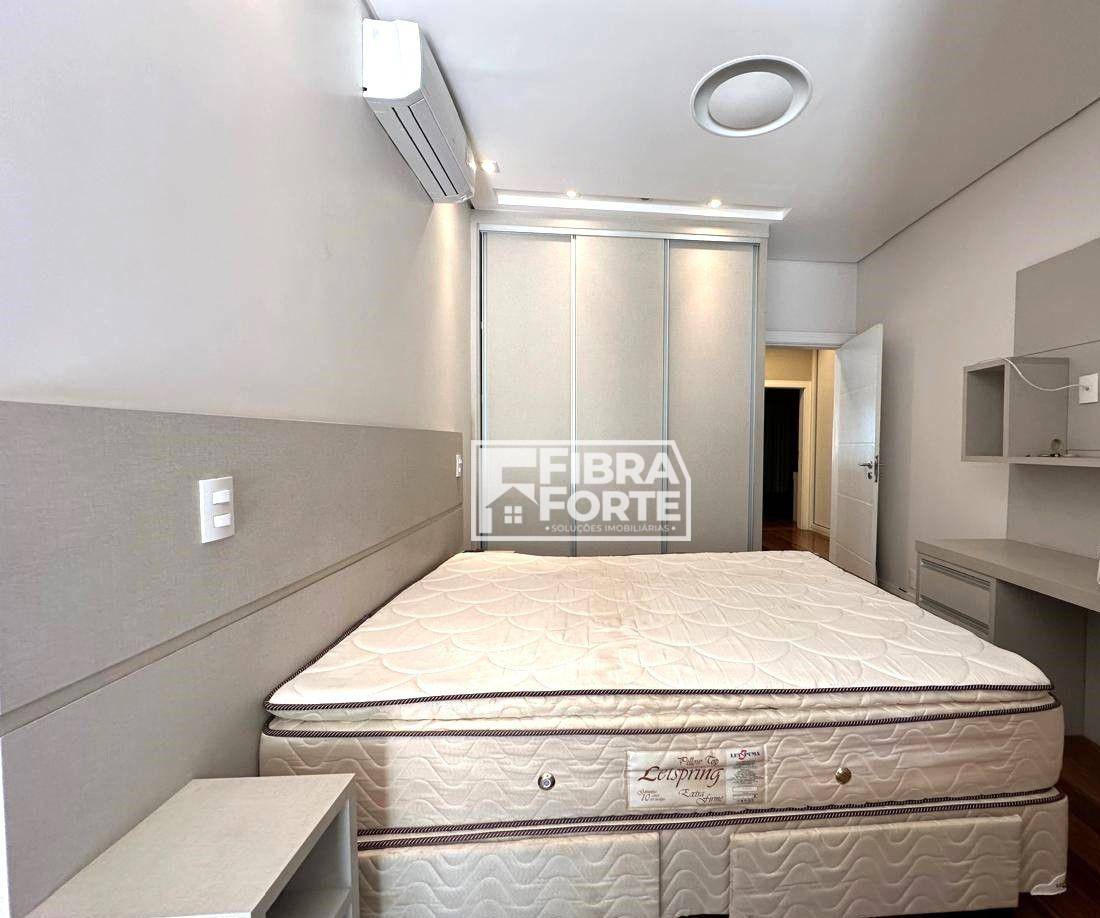 Casa de Condomínio para alugar com 3 quartos, 250m² - Foto 19