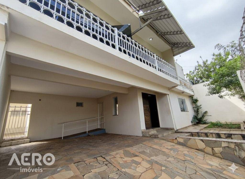 Casa, 4 quartos, 292 m² - Foto 1