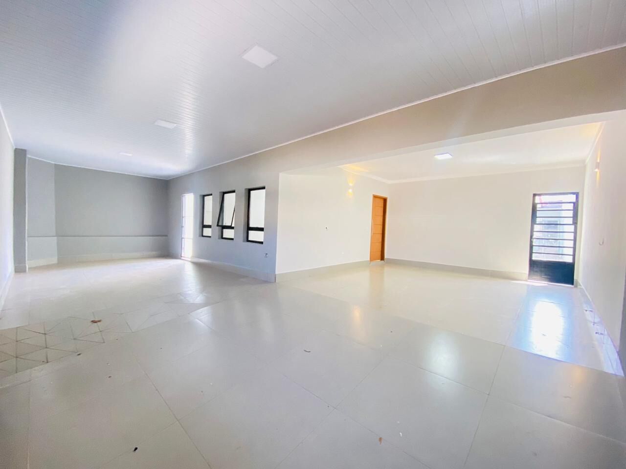 Casa à venda com 3 quartos, 180m² - Foto 1