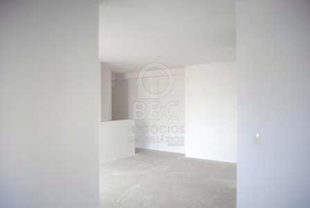 Apartamento à venda com 3 quartos, 83m² - Foto 2