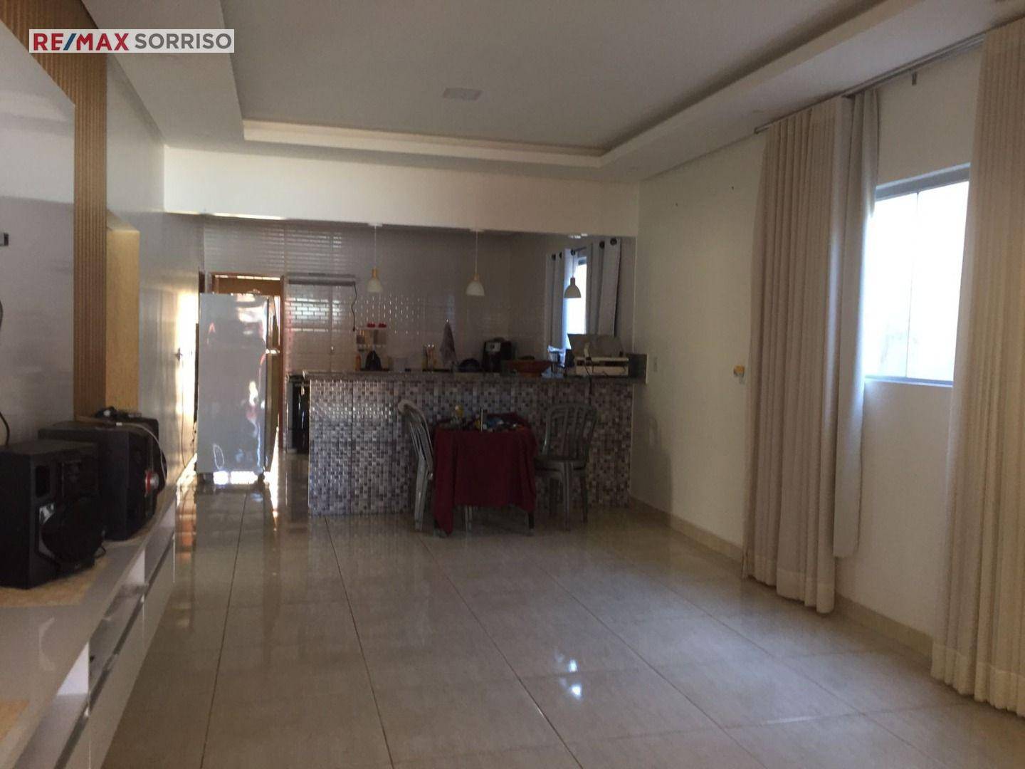 Casa à venda com 3 quartos, 120m² - Foto 1