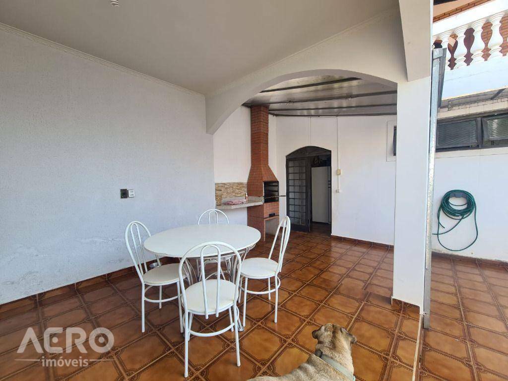 Casa à venda com 3 quartos, 246m² - Foto 10