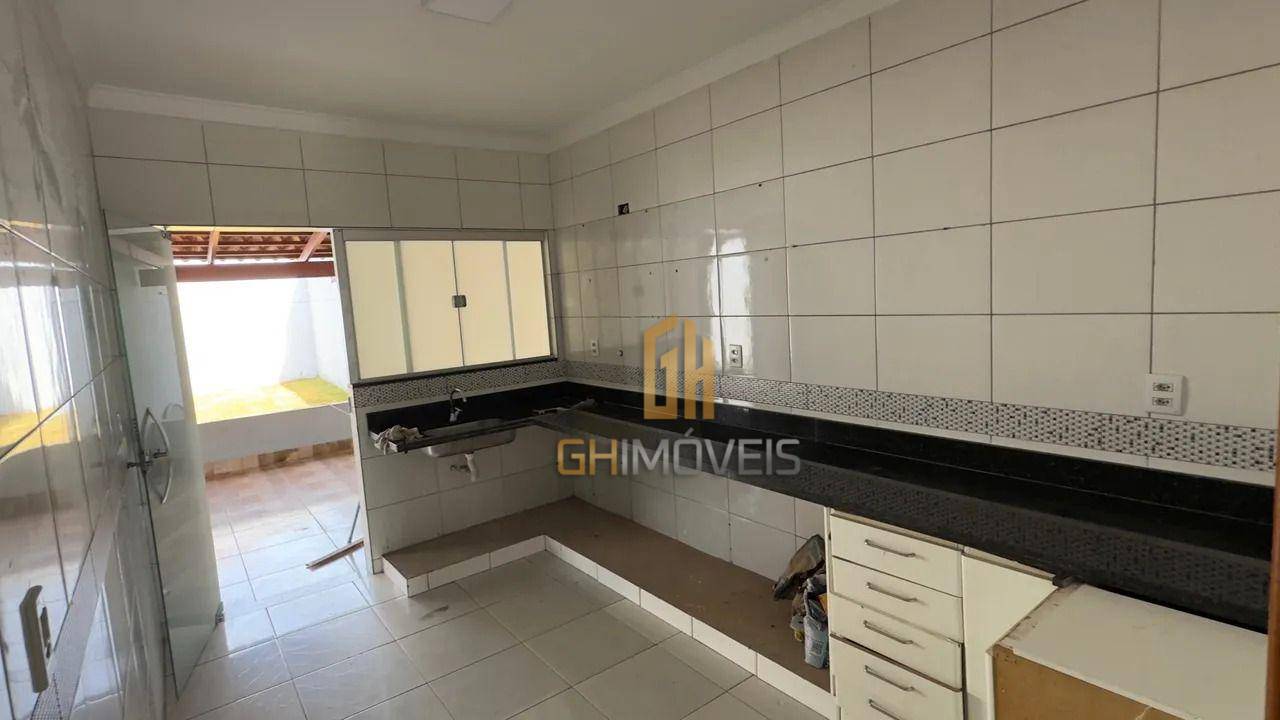 Casa à venda com 3 quartos, 105m² - Foto 1
