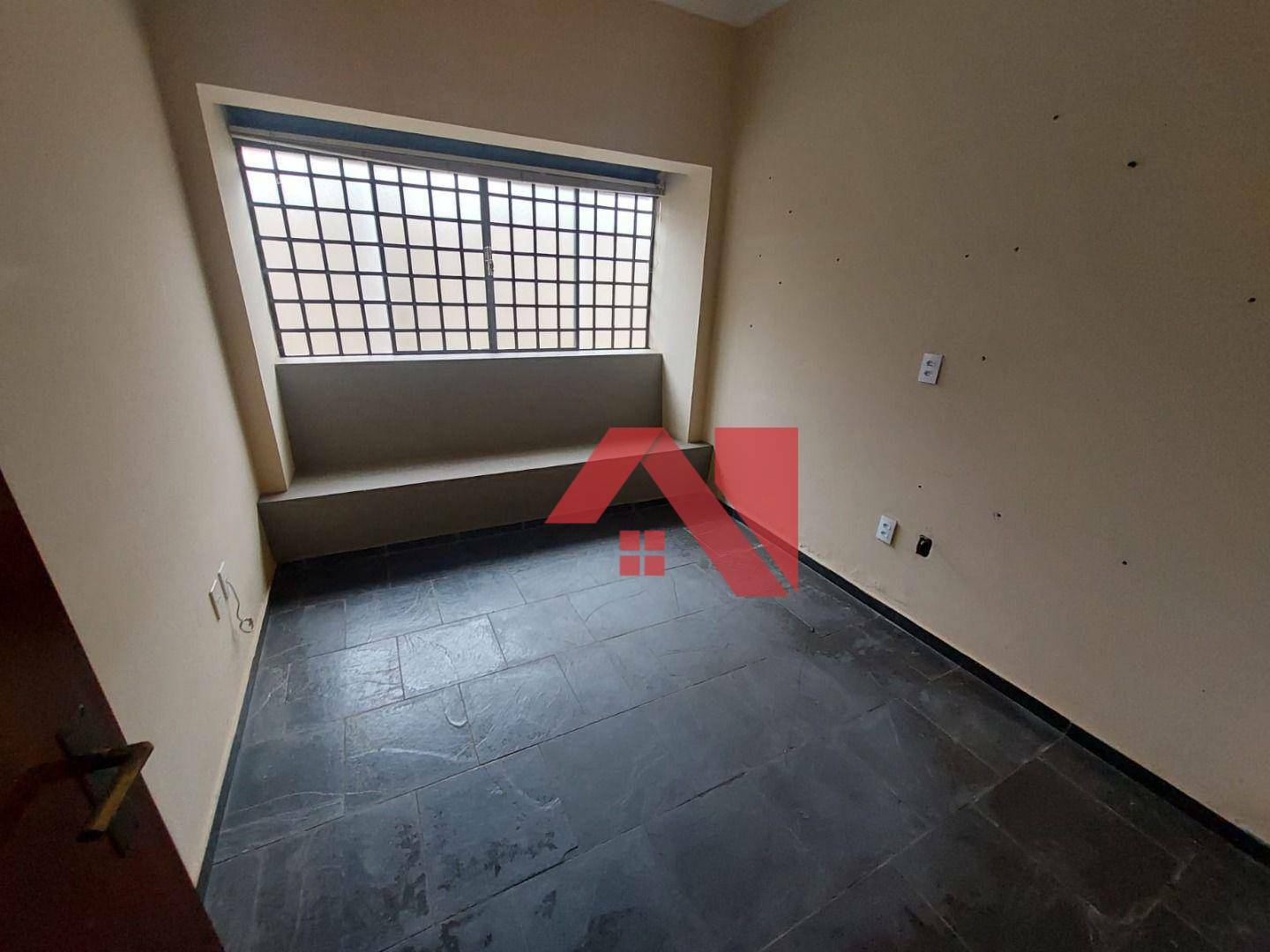 Casa à venda com 3 quartos, 314m² - Foto 6