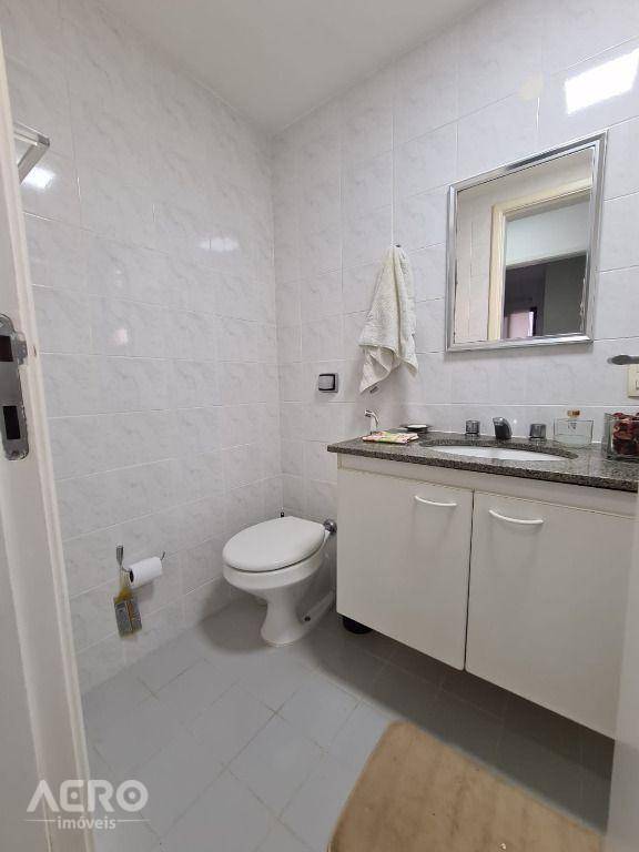 Apartamento à venda e aluguel com 2 quartos, 70m² - Foto 10