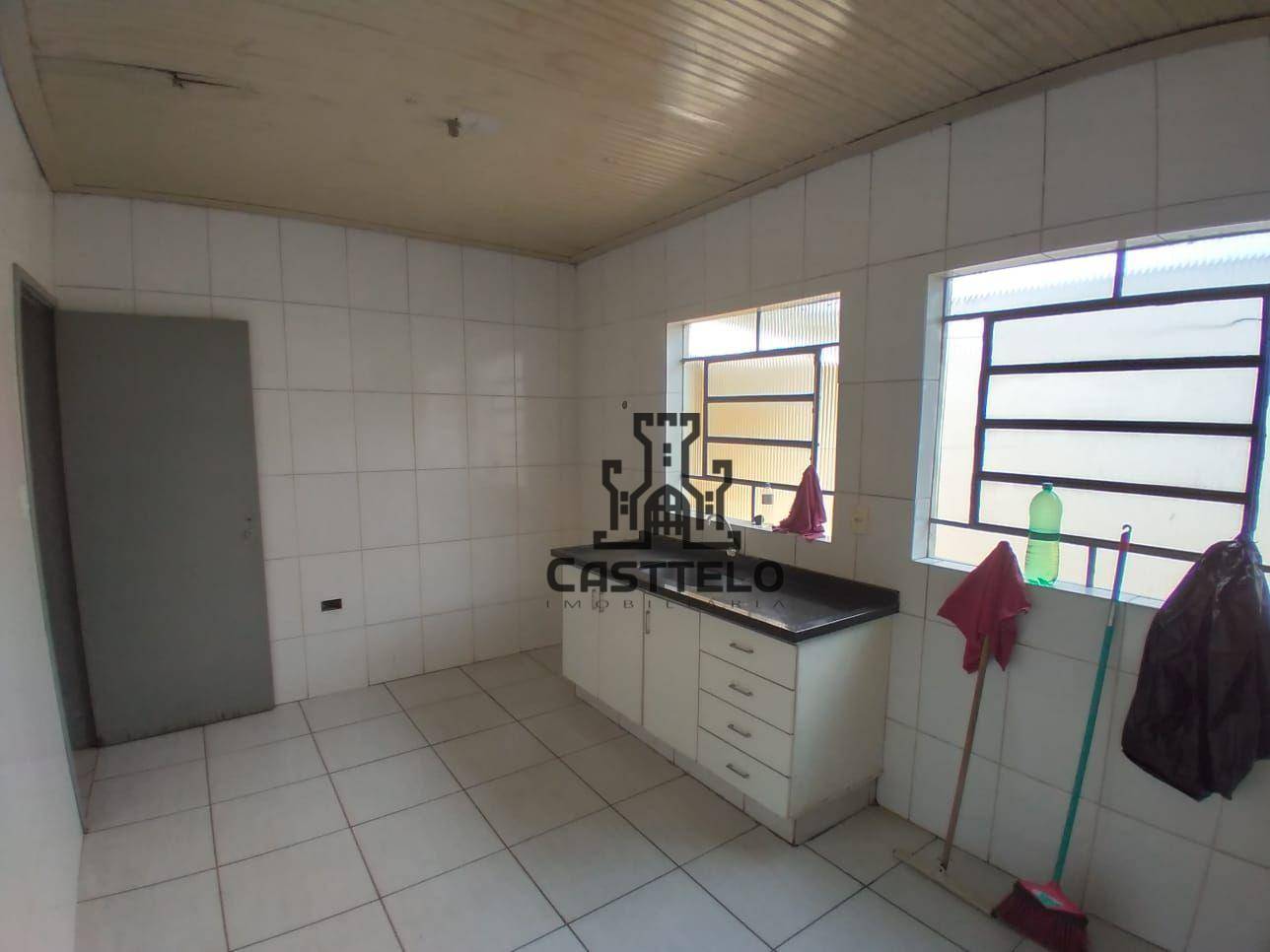 Casa à venda com 4 quartos, 200m² - Foto 6