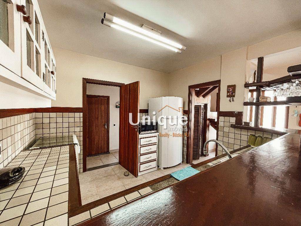 Casa de Condomínio à venda com 5 quartos, 245m² - Foto 4