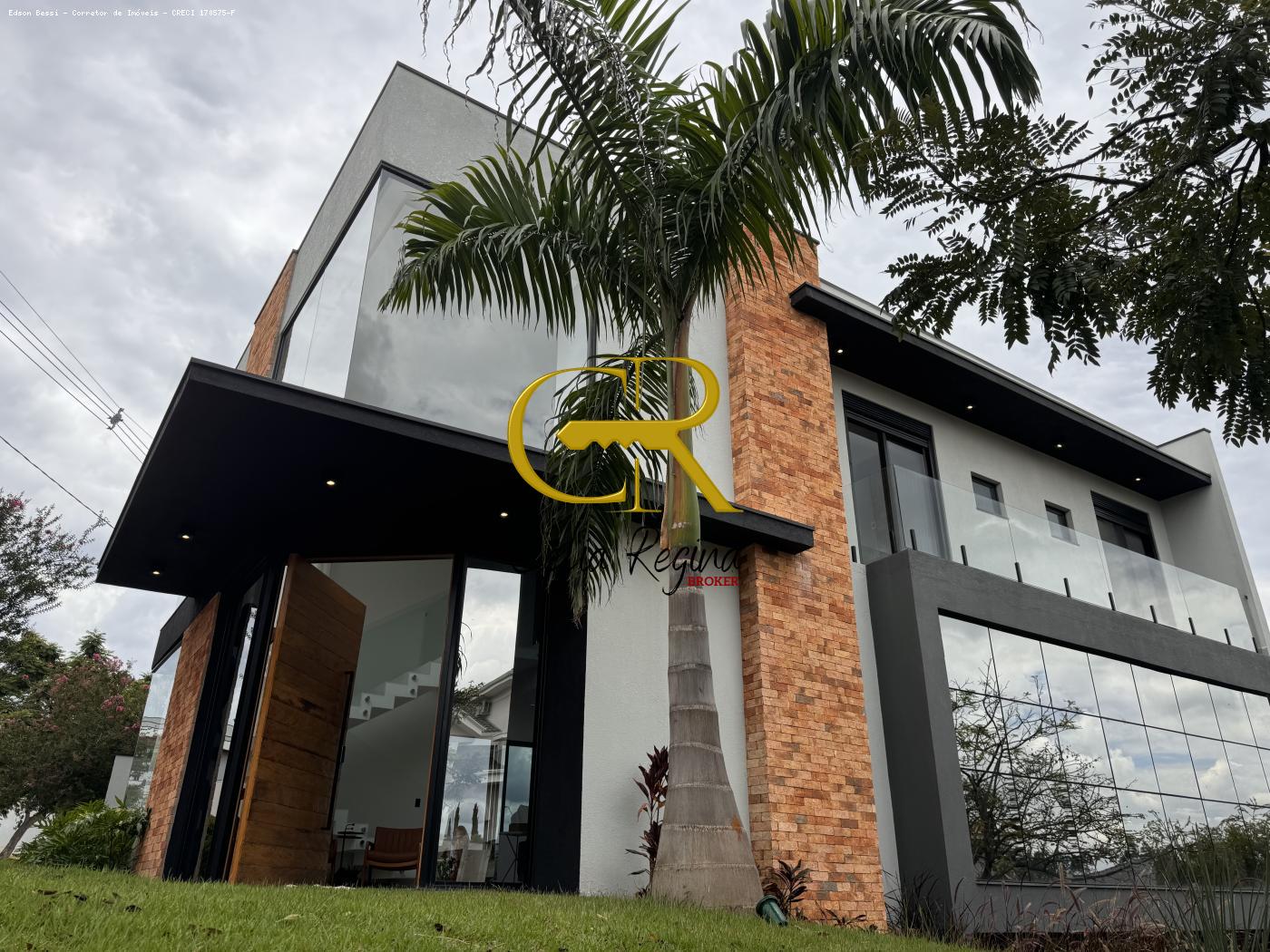 Casa de Condomínio à venda com 4 quartos, 447m² - Foto 2