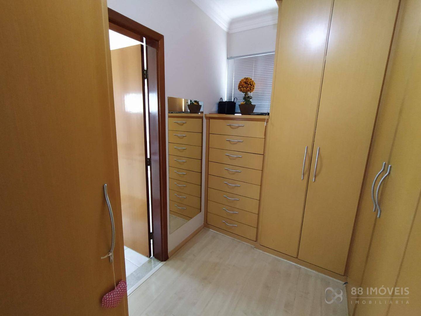 Sobrado à venda com 4 quartos, 250m² - Foto 24