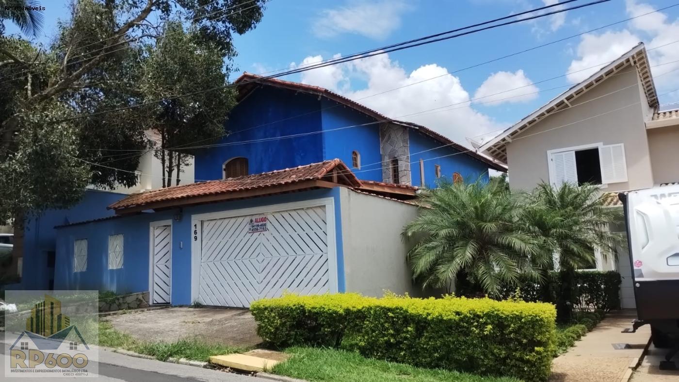 Casa de Condomínio para alugar com 6 quartos, 240m² - Foto 1