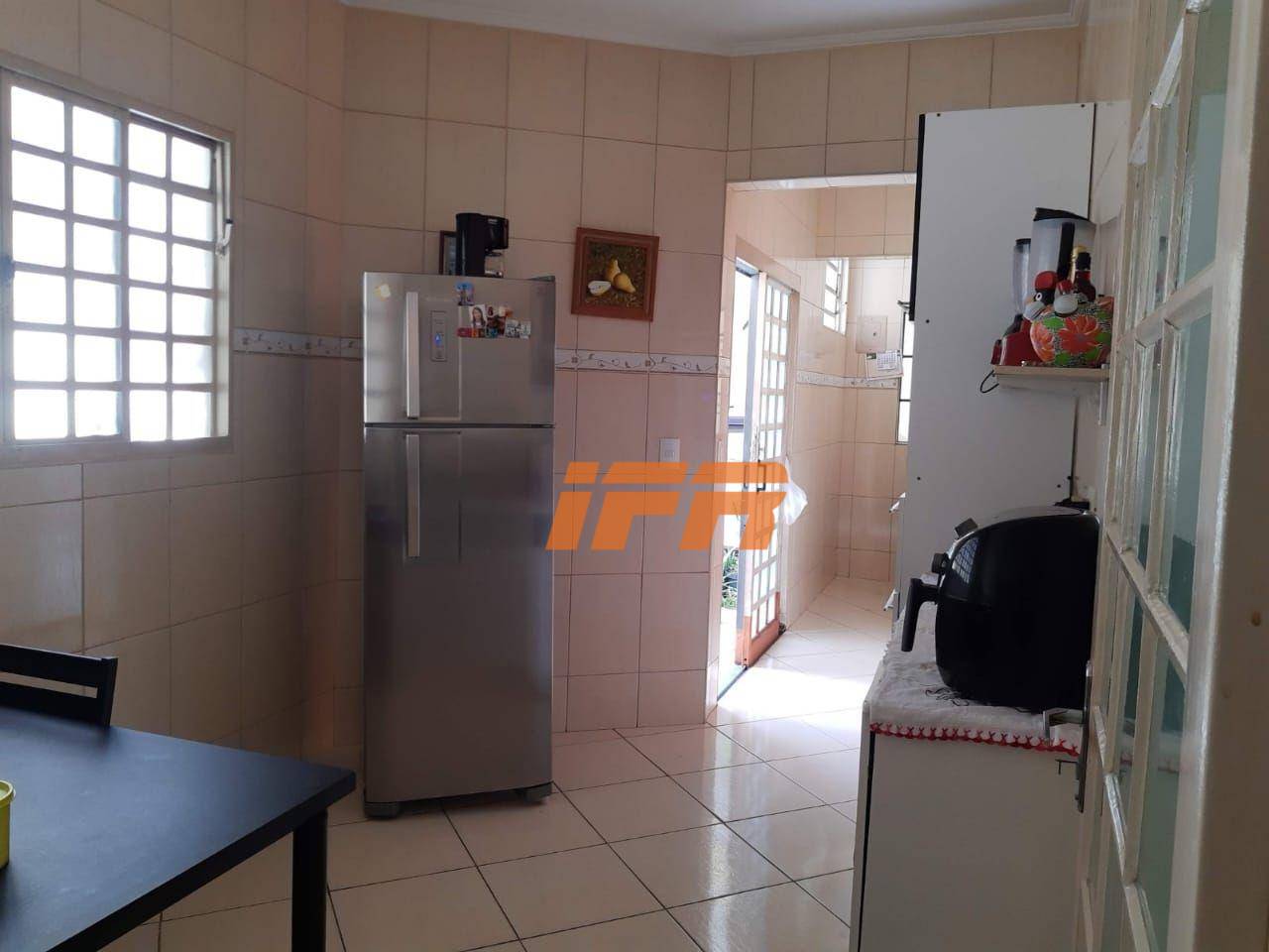 Casa à venda com 3 quartos, 180m² - Foto 14