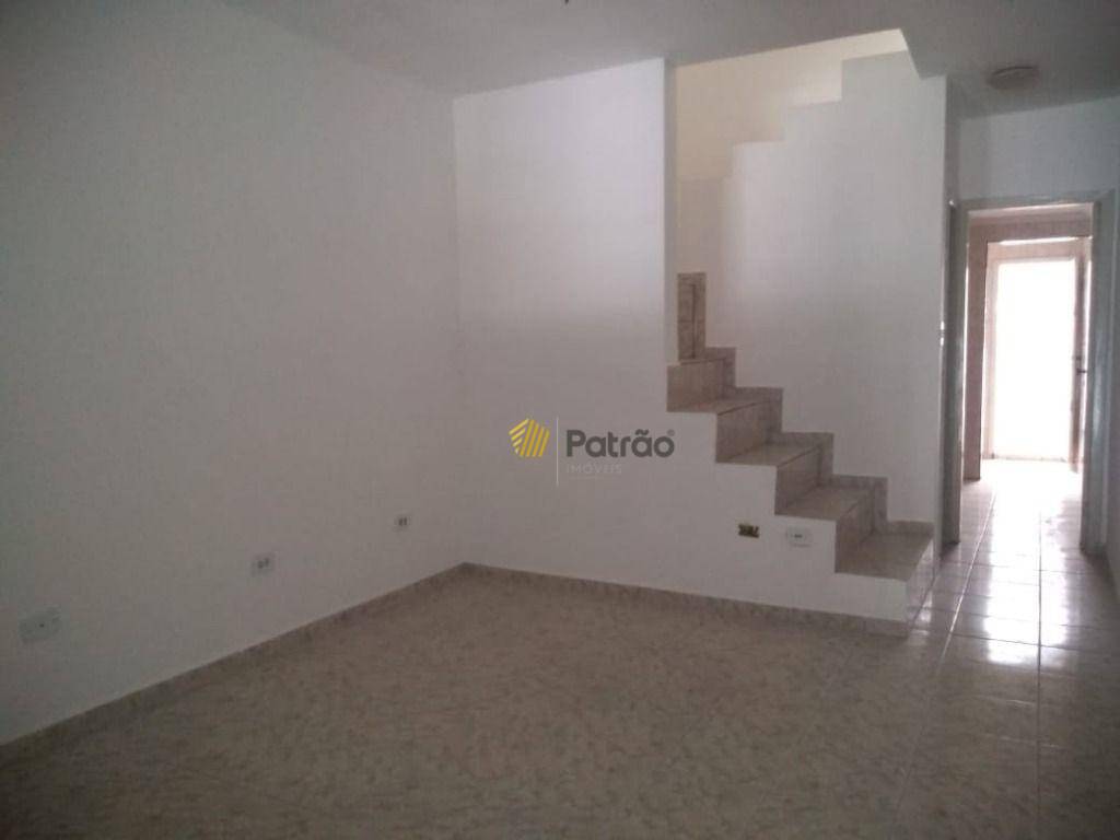 Sobrado à venda com 2 quartos, 220m² - Foto 2