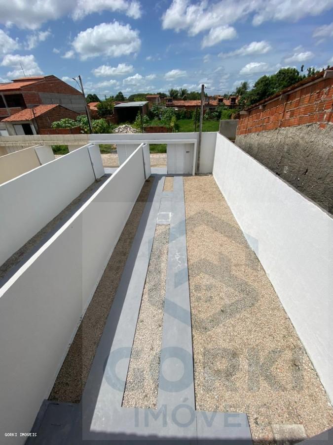 Casa à venda com 2 quartos, 82m² - Foto 2