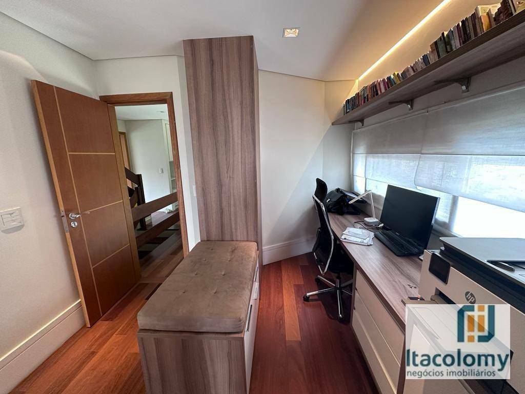 Casa de Condomínio à venda com 4 quartos, 550m² - Foto 6