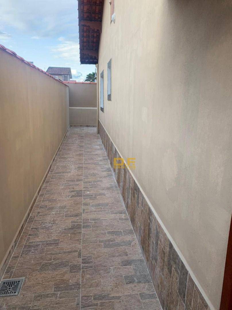 Casa à venda com 2 quartos, 70m² - Foto 2