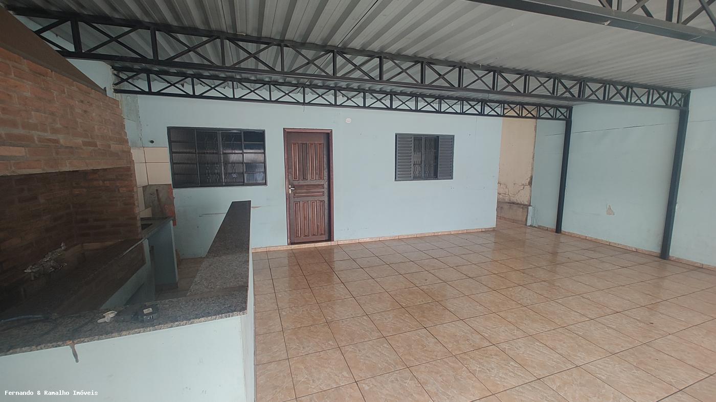 Casa à venda com 2 quartos, 380m² - Foto 1