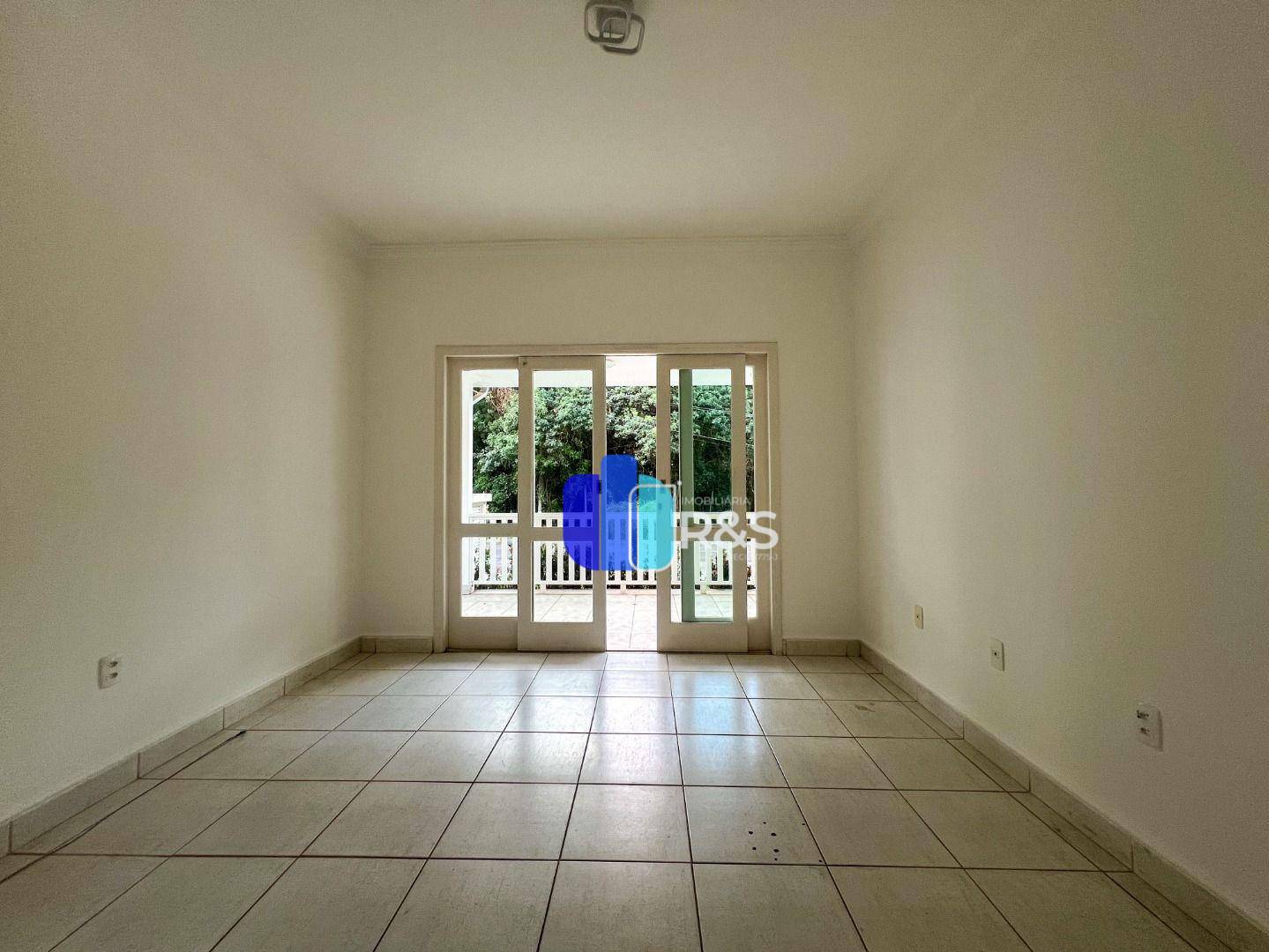 Casa de Condomínio à venda com 3 quartos, 250m² - Foto 4