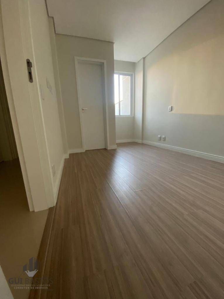 Apartamento à venda com 3 quartos, 148m² - Foto 2