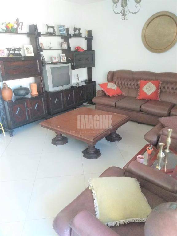 Casa à venda com 3 quartos, 190m² - Foto 2