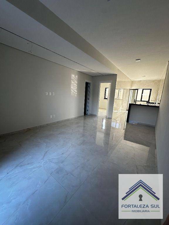 Casa à venda com 3 quartos, 111m² - Foto 2