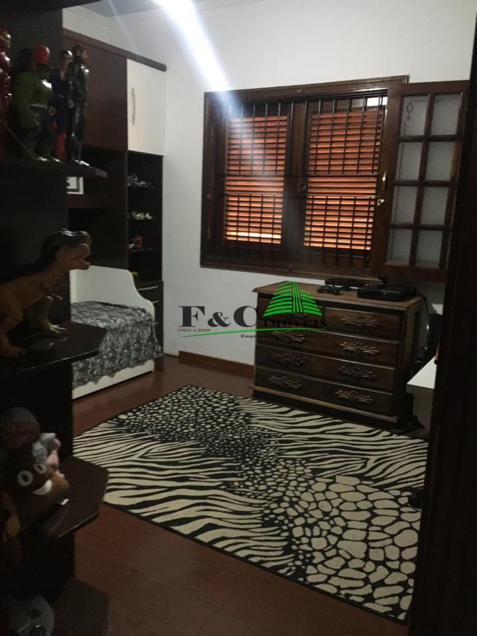 Sobrado à venda com 3 quartos, 250m² - Foto 1