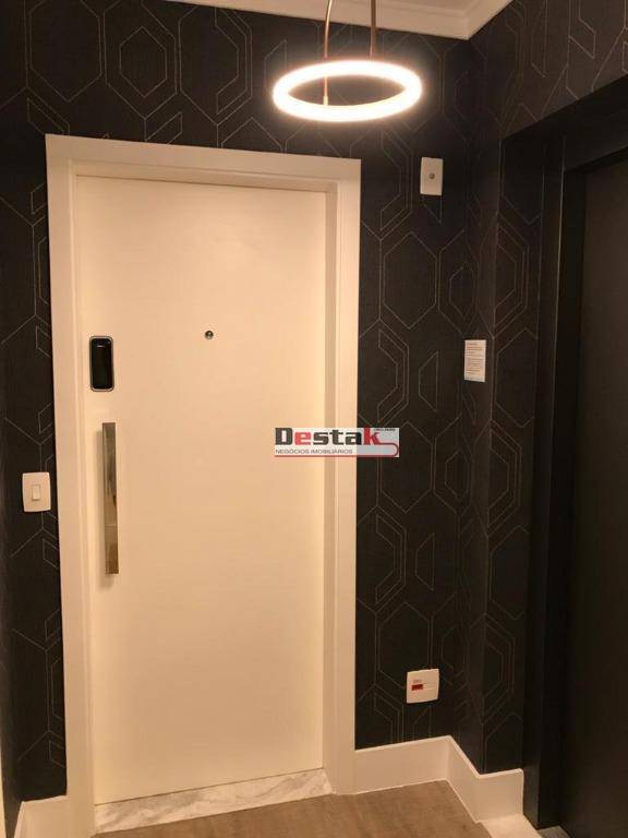 Apartamento à venda com 3 quartos, 130m² - Foto 2