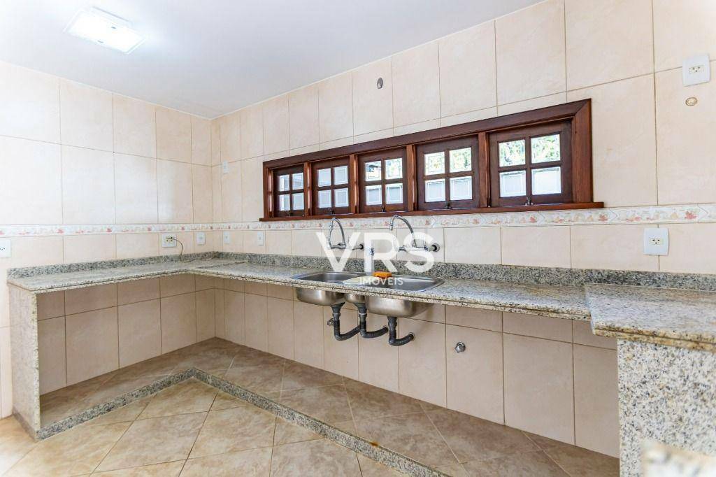 Casa de Condomínio à venda e aluguel com 5 quartos, 300m² - Foto 36