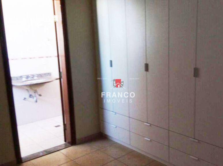 Casa de Condomínio à venda com 4 quartos, 290m² - Foto 31