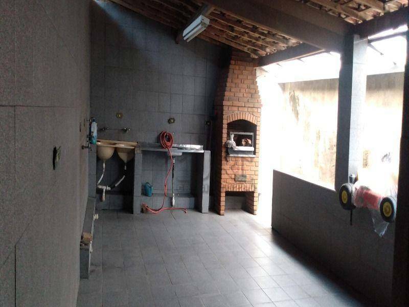 Casa à venda com 3 quartos, 190m² - Foto 1