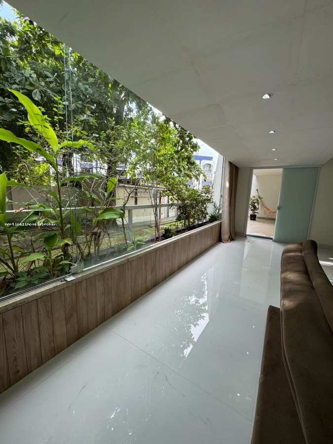Apartamento à venda com 3 quartos, 160m² - Foto 2