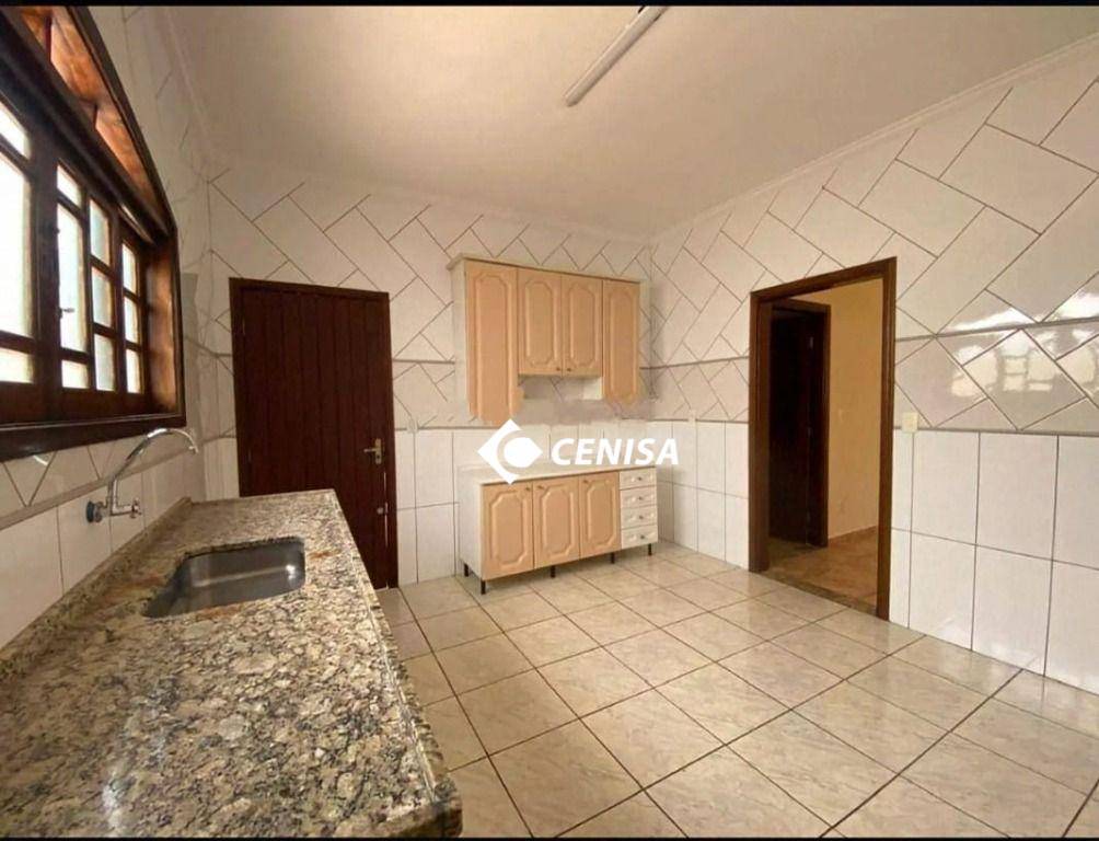 Casa para alugar com 4 quartos, 200m² - Foto 6