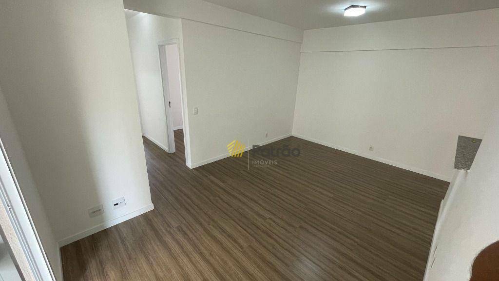 Apartamento à venda com 3 quartos, 77m² - Foto 3