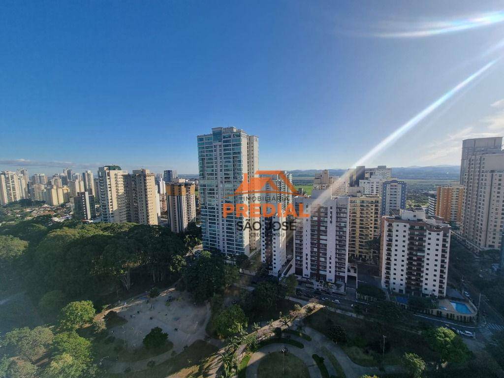 Apartamento à venda com 4 quartos, 238m² - Foto 4