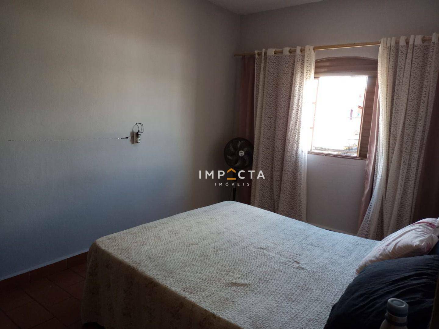 Casa à venda com 3 quartos, 250m² - Foto 2