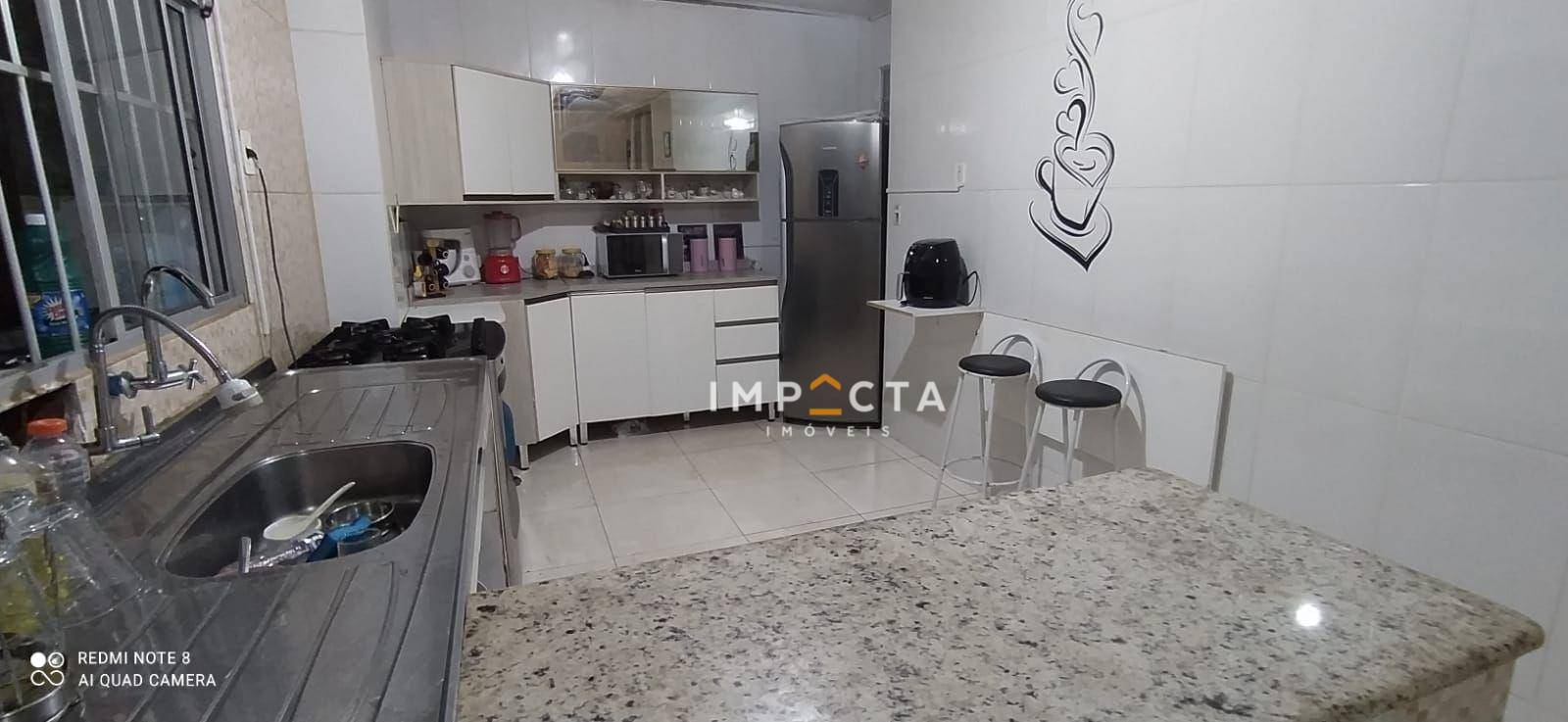 Casa à venda com 4 quartos, 100m² - Foto 2