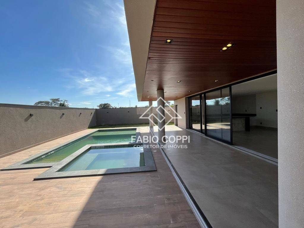 Casa de Condomínio à venda com 3 quartos, 250m² - Foto 2