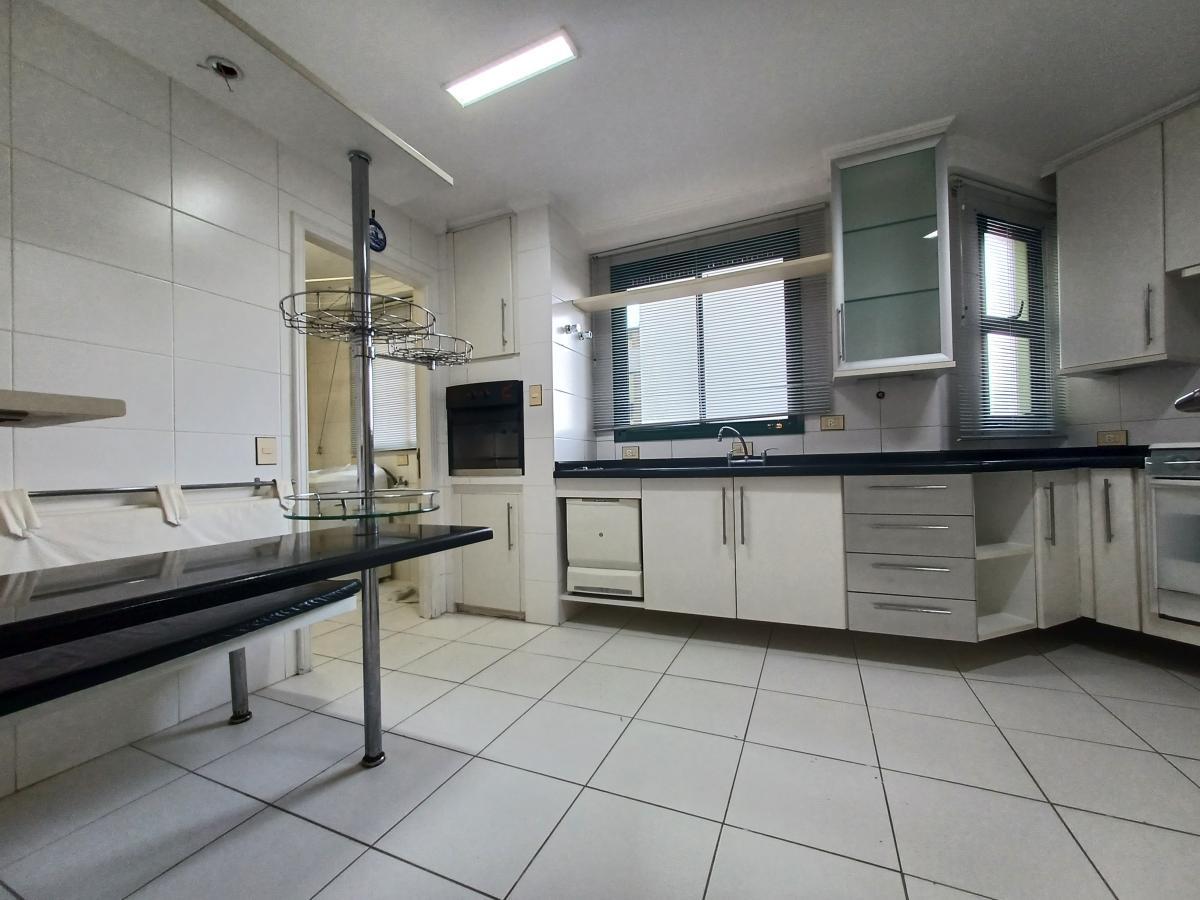 Apartamento à venda com 3 quartos, 150m² - Foto 17