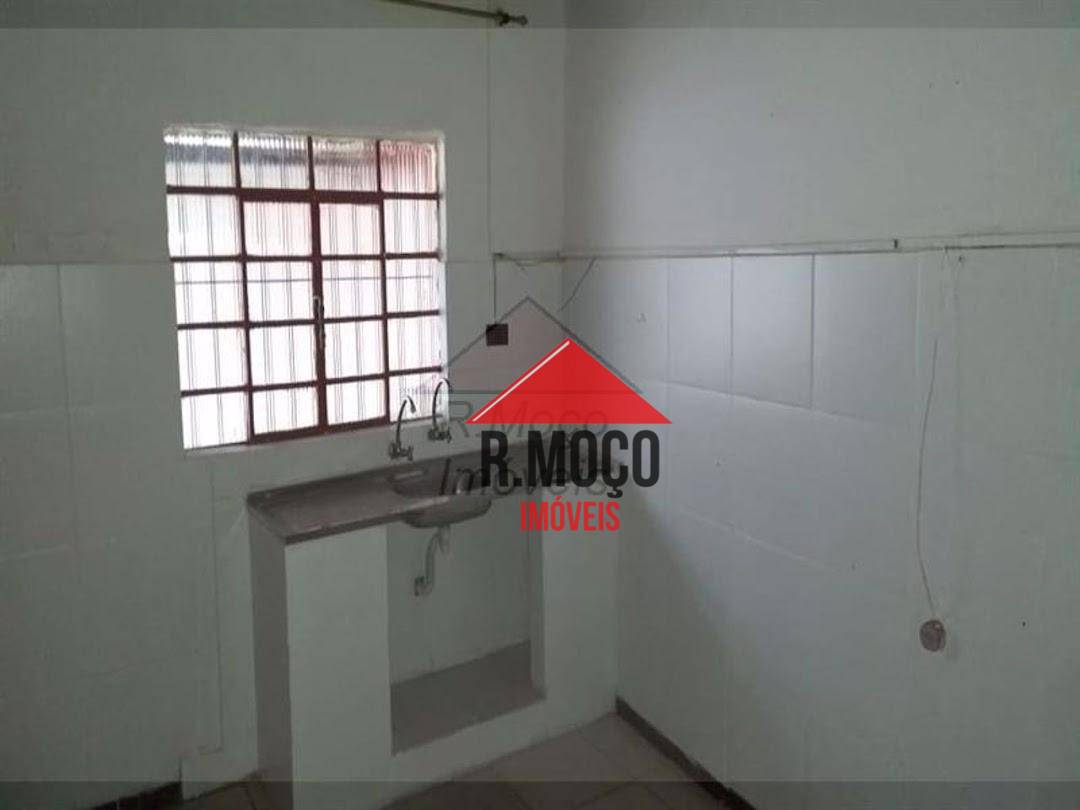 Casa à venda com 5 quartos, 131m² - Foto 28