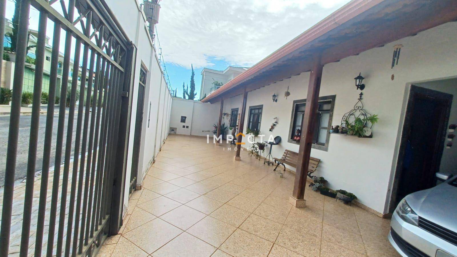 Casa à venda com 4 quartos, 320m² - Foto 16