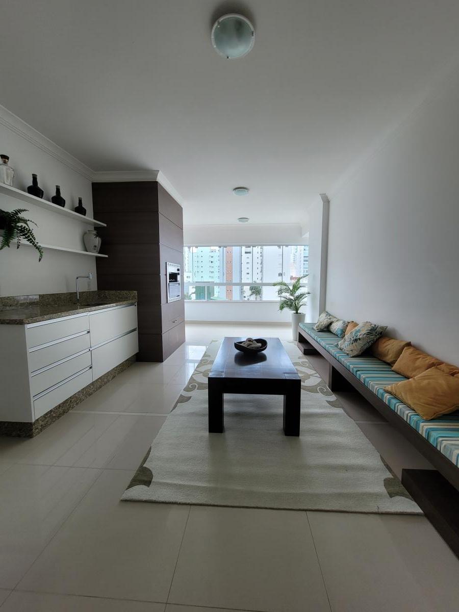 Apartamento à venda com 3 quartos, 131m² - Foto 4